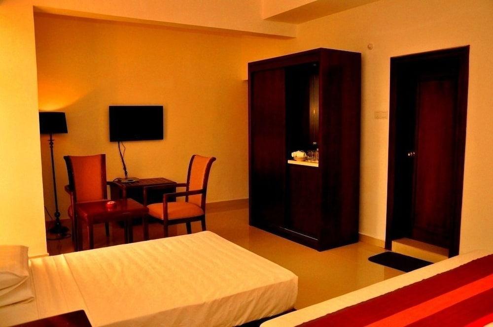 Sai Sea City Hotel Colombo Exterior photo