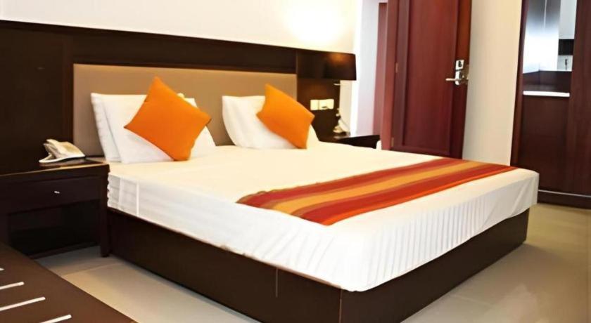 Sai Sea City Hotel Colombo Exterior photo