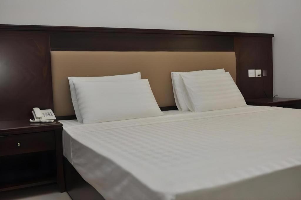 Sai Sea City Hotel Colombo Exterior photo