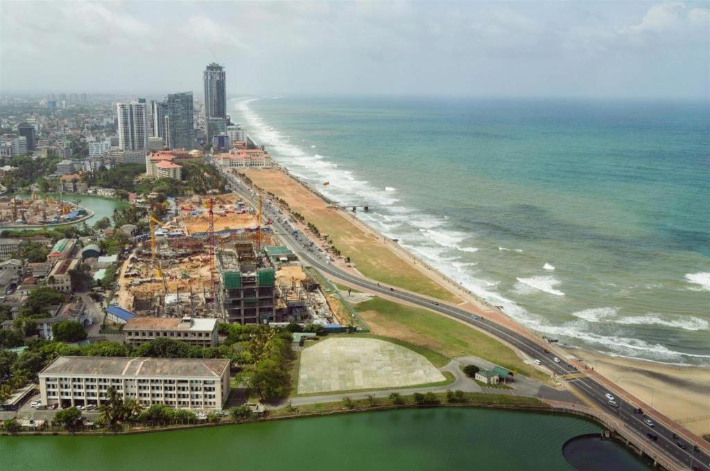 Sai Sea City Hotel Colombo Exterior photo