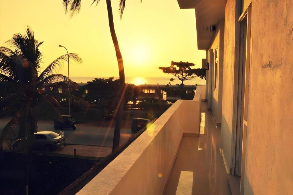 Sai Sea City Hotel Colombo Exterior photo