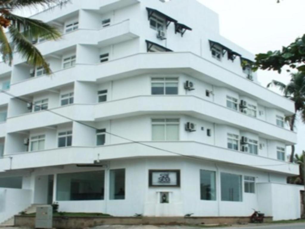 Sai Sea City Hotel Colombo Exterior photo