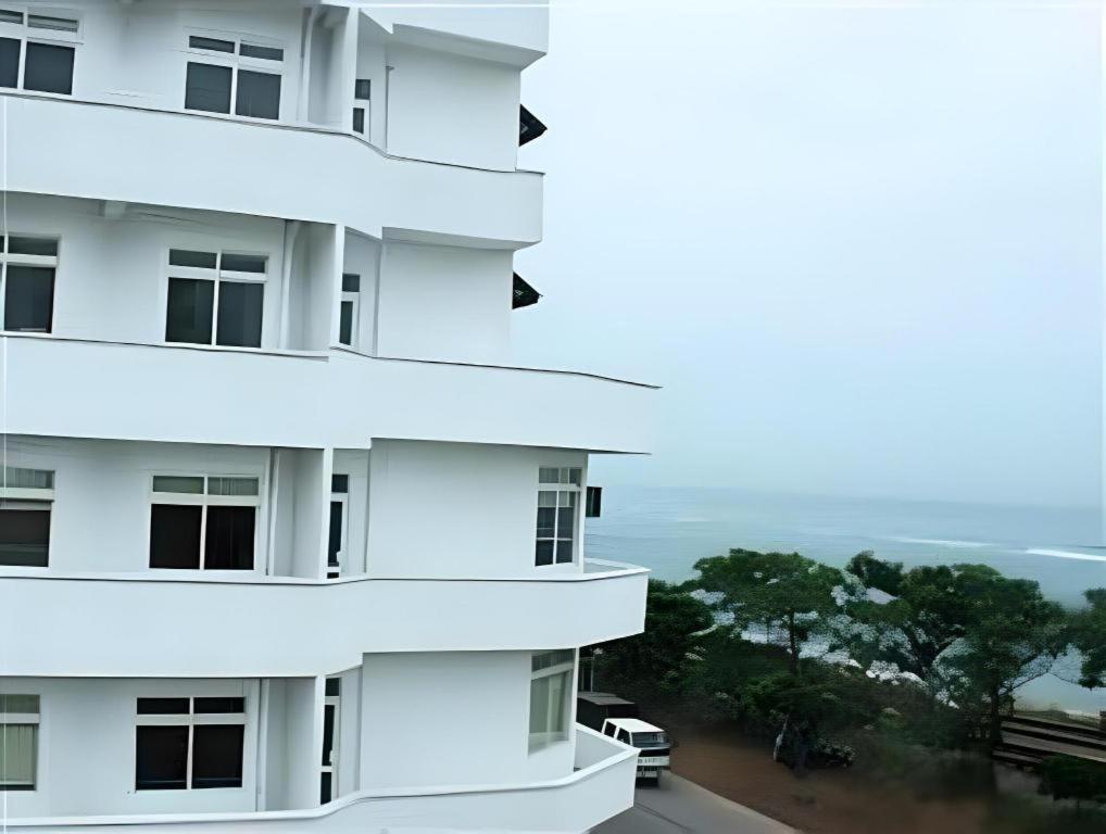 Sai Sea City Hotel Colombo Exterior photo