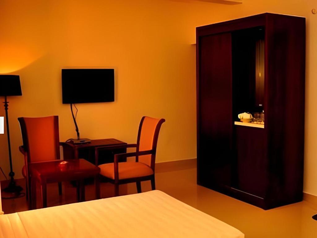 Sai Sea City Hotel Colombo Exterior photo