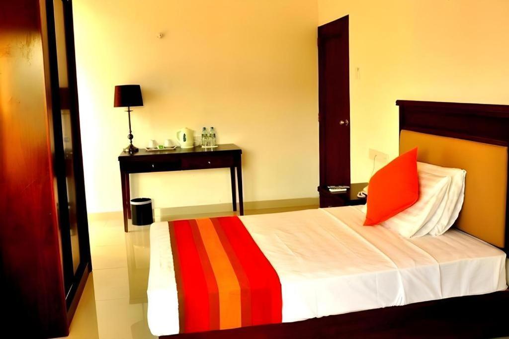 Sai Sea City Hotel Colombo Exterior photo