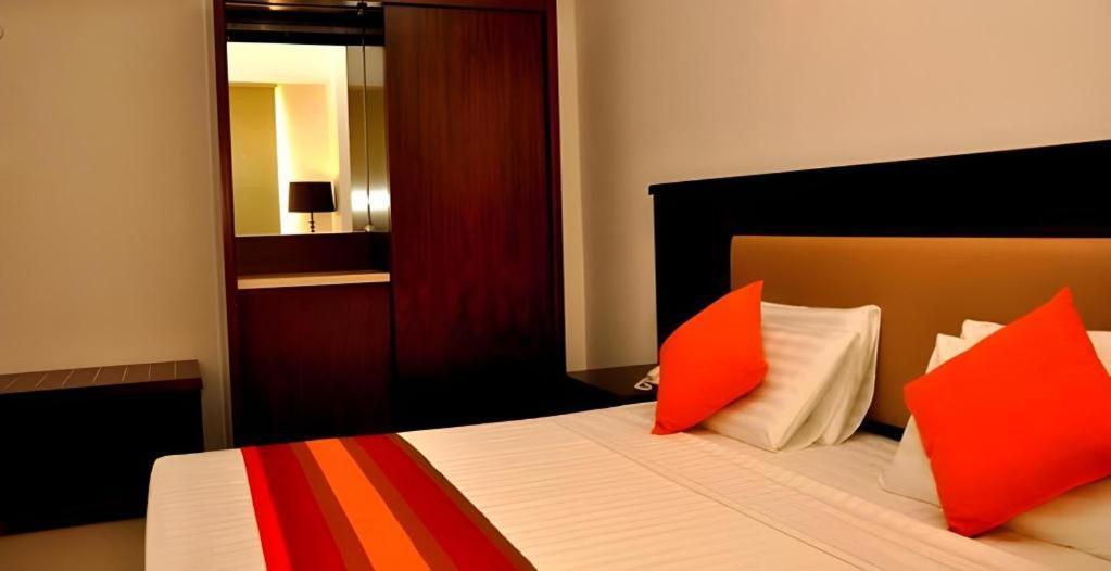 Sai Sea City Hotel Colombo Exterior photo