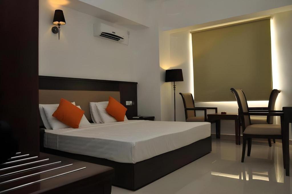 Sai Sea City Hotel Colombo Exterior photo