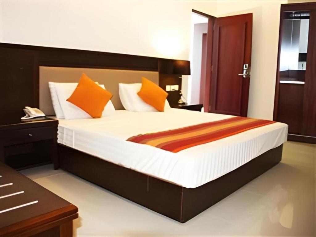 Sai Sea City Hotel Colombo Exterior photo