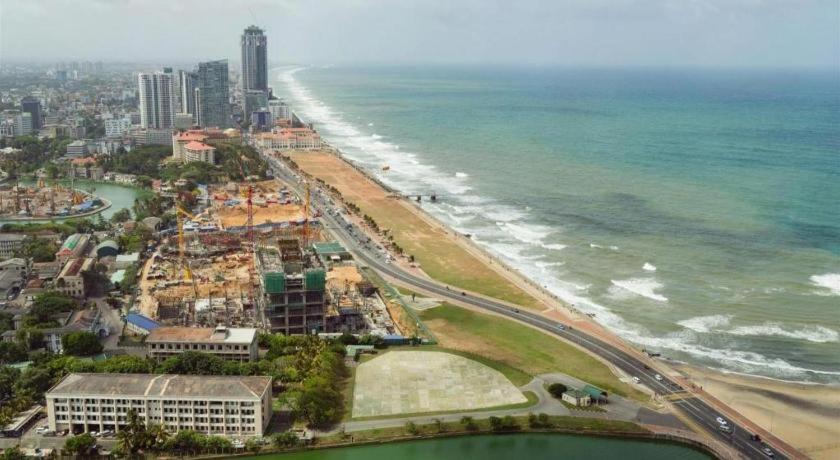 Sai Sea City Hotel Colombo Exterior photo