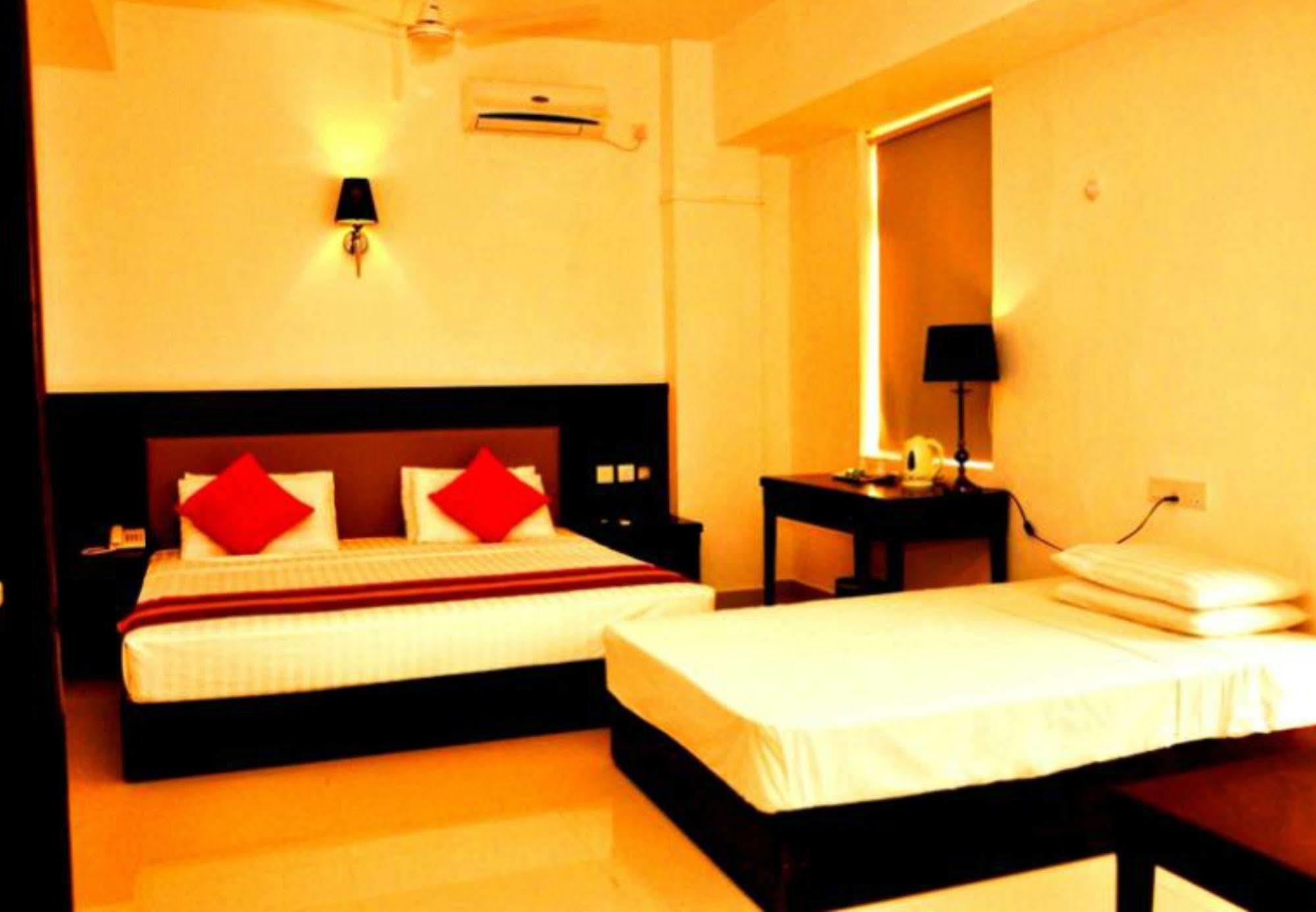 Sai Sea City Hotel Colombo Exterior photo